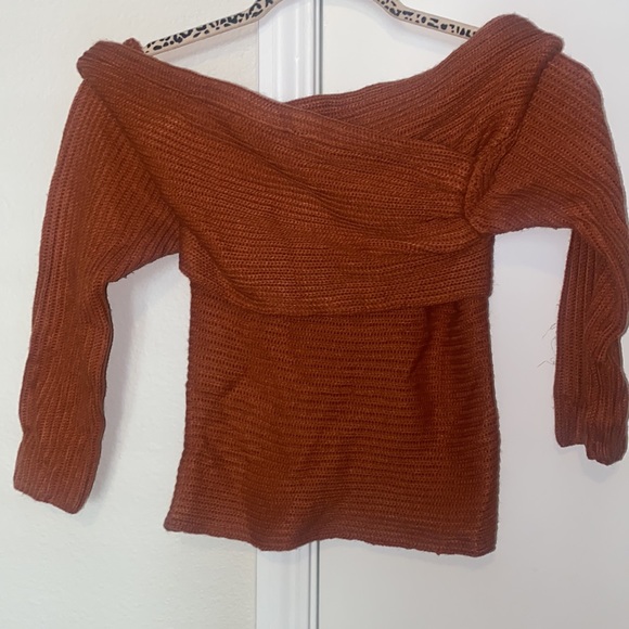Off shoulder rust sweater - Picture 2 of 3